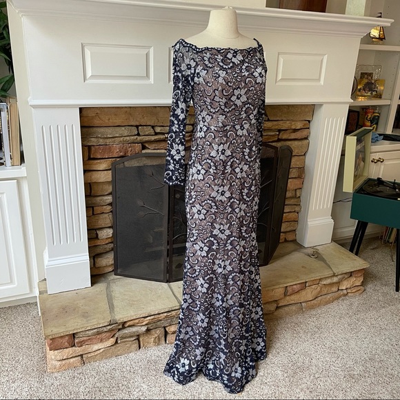 XSCAPE Long Sleeve Lace Off Shoulder Gown size 4 - Picture 5 of 13